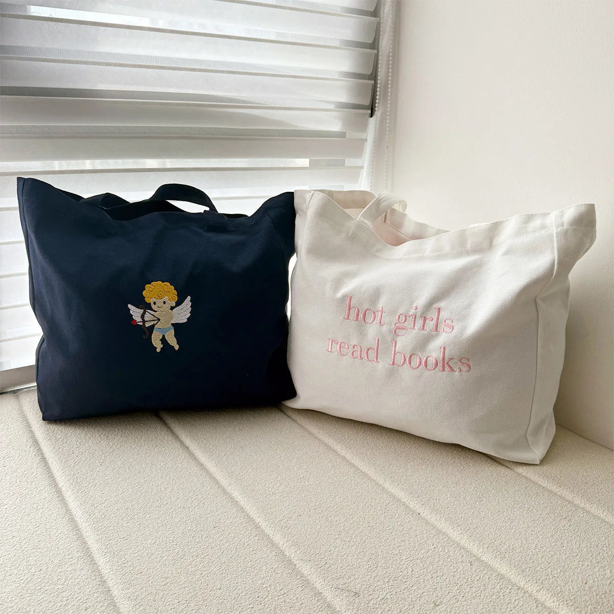 Hot Girls Read Books Shoulder Bag